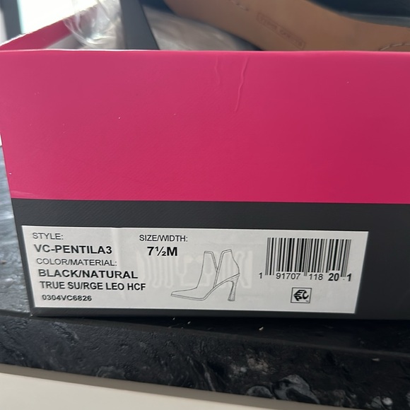 NIB Vince Camuto booties. 7.5 - Picture 4 of 5
